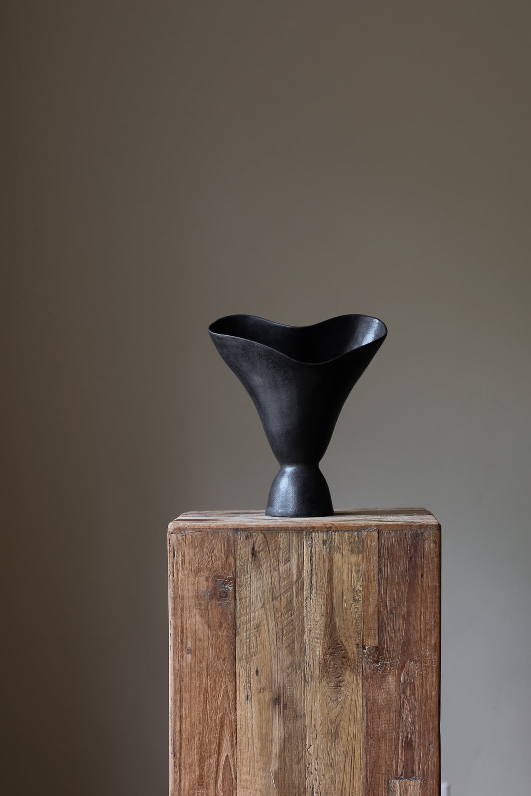 PRE-ORDER AIRES SCULPTURAL VESSEL INK