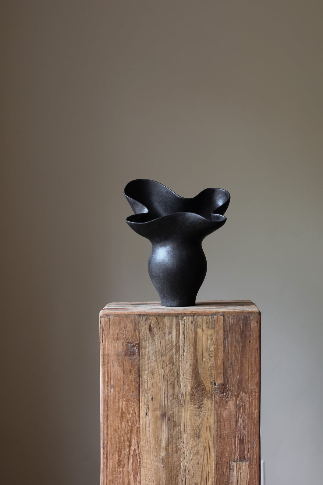 LUNA SCULPTURAL VESSEL