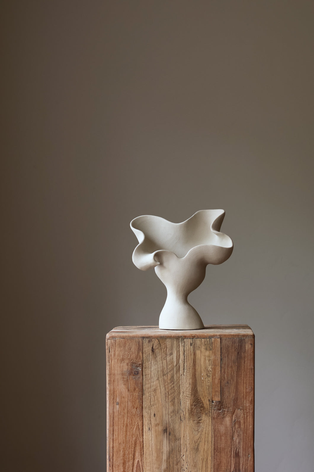 Be inspired by the organic beauty of flowers with the Pistil Sculptural Vessel Taupe. 